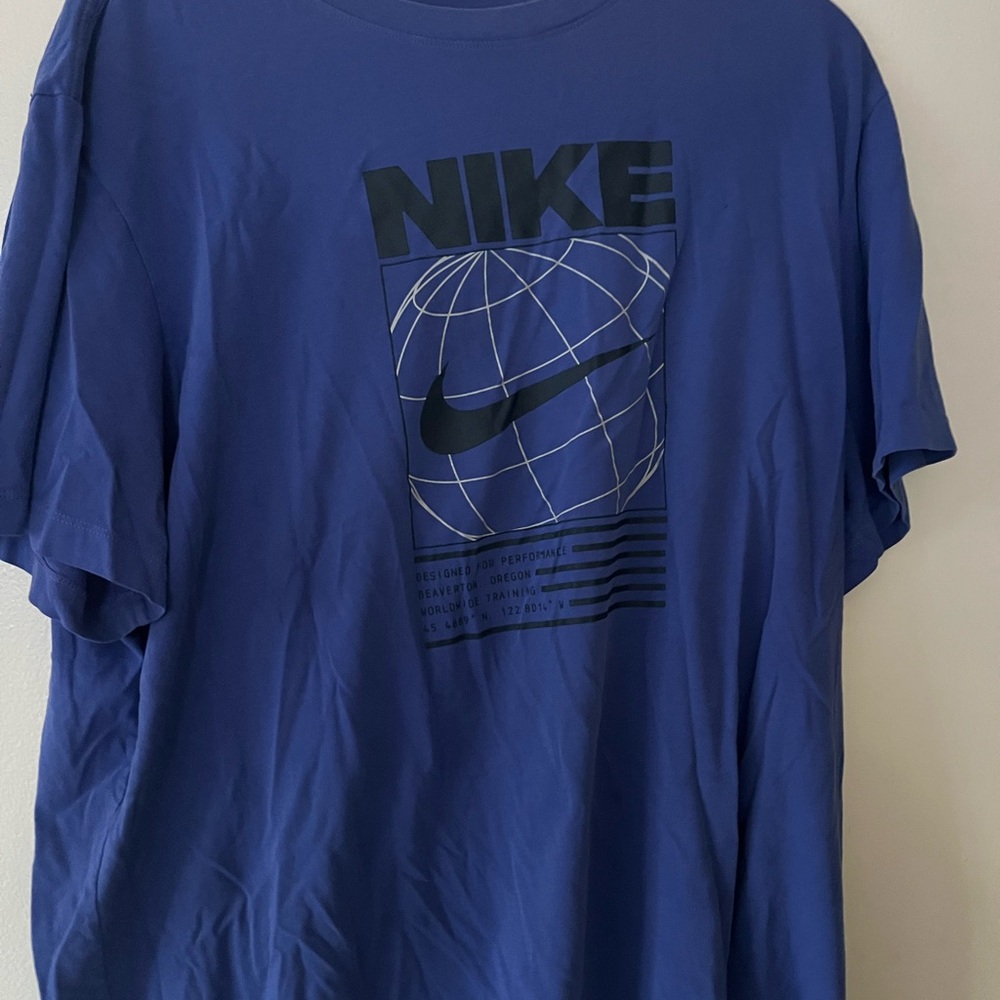 Nike Men's T-Shirt in Blue with Graphic Design
